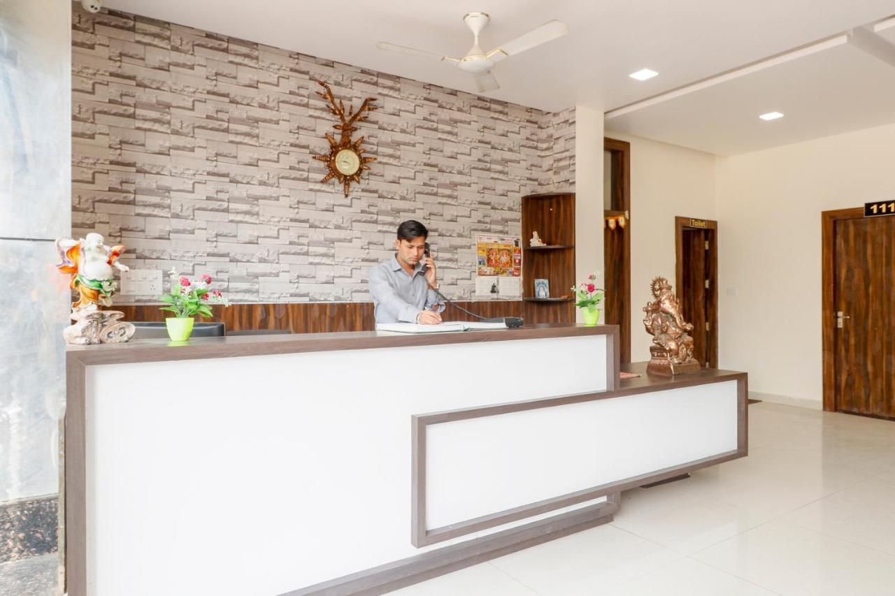 Capital O 63158 Hotel Om Sai Ram Chhatarpur Exterior foto